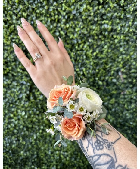 Peaches and Dreams Corsage